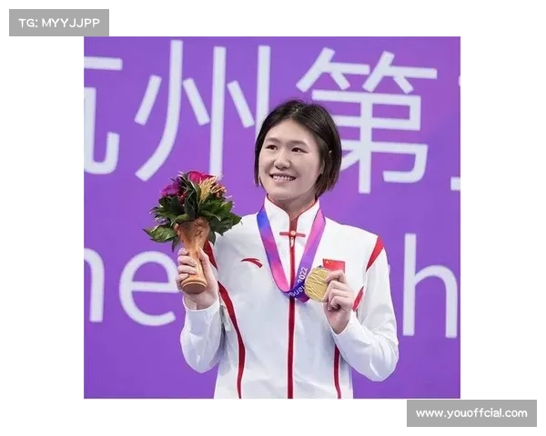 老将叶诗文蛙泳触壁瞬间眼神坚定,三十岁再登领奖台 老将叶诗文蛙泳触壁瞬间眼神坚定,三十岁再登领奖台